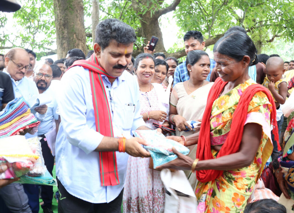 vijay-sharma-bijapur-visit-2024-distributing useful materials